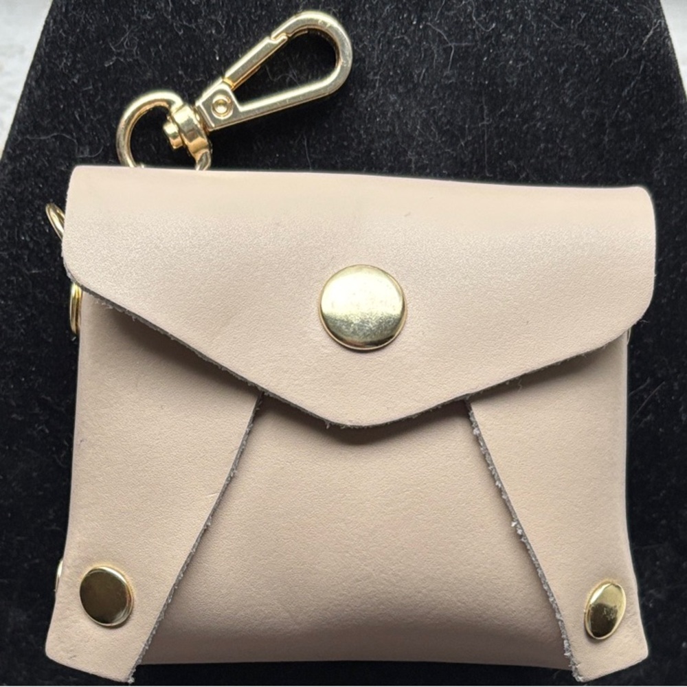 ⚫️Brand New Faux Leather Mini Keychain Envelope Bag Cream/Beige W/Gold Accents